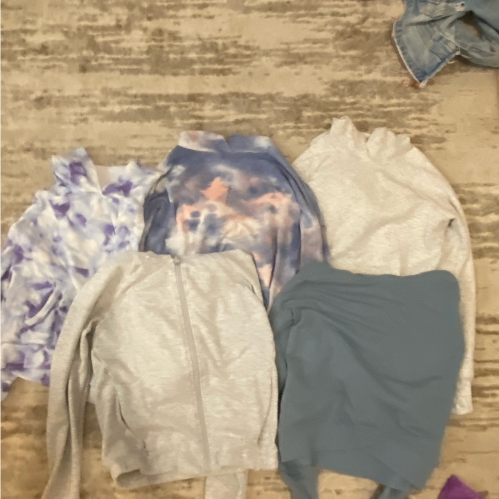 Fun 5pack of colorful athletic sweat shirt selling because to small